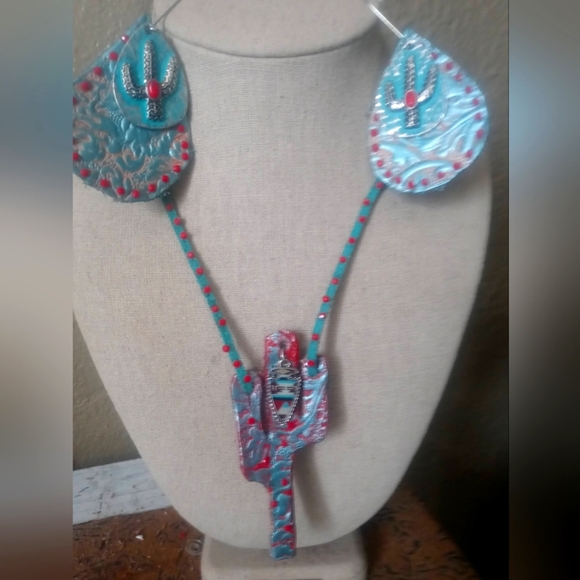 Leather tooled jewelry set - Picture 2 of 2